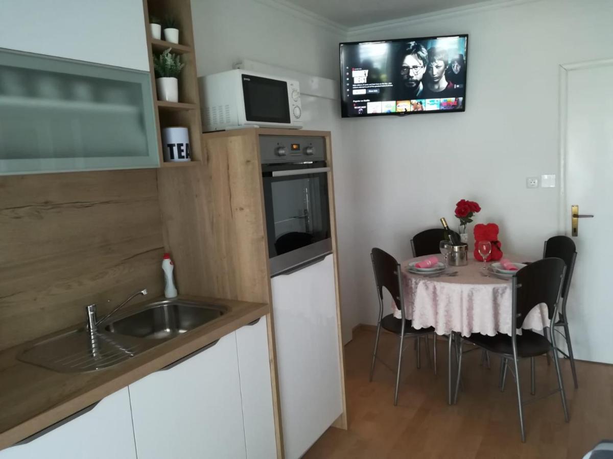 Apartment And Room Hudoletnjak Šilo Extérieur photo